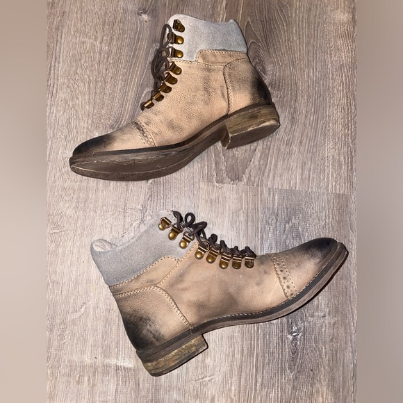 EUC Diba True College Days distressed ankle boots size 8.5 - Picture 1 of 9